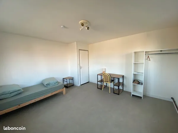 Chambre meublée - Calais Centre