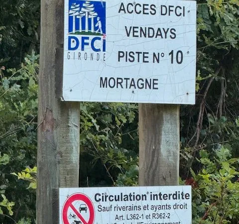 Parcelles forestieres bord de route