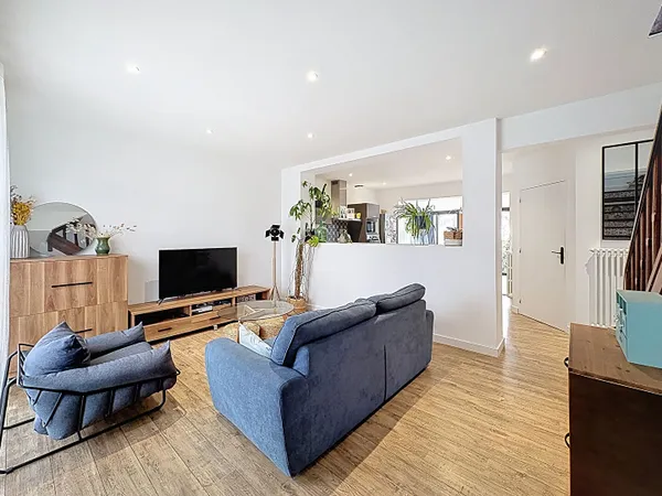Maison rénovée de 116 m², 3 chambres avec vie de plain pied - Garage - Kervignac.