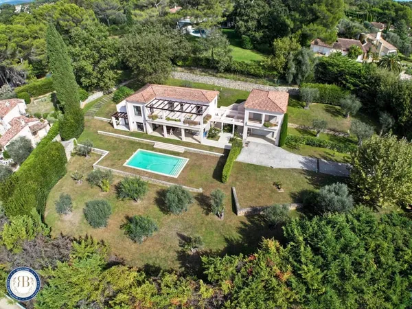 À Vendre — Villa Contemporaine À Mougins — Secteur Recherché — Calme — 4 Chambres / Avec Appartement