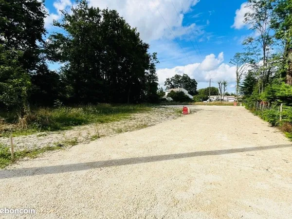 Terrain à bâtir de 451 m² à BREUILLET (17)