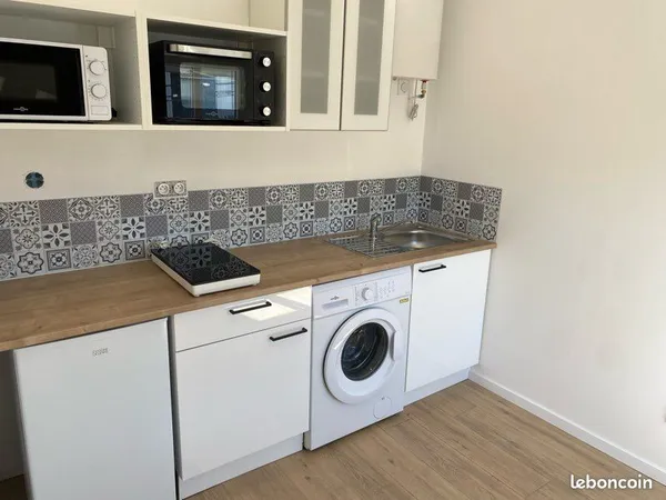 Studio meublé / refait à neuf / tram