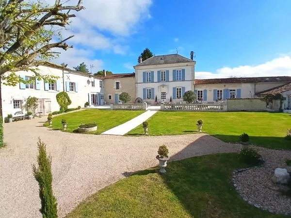 Élégante domaine avec manoir, maison d'amis et piscine