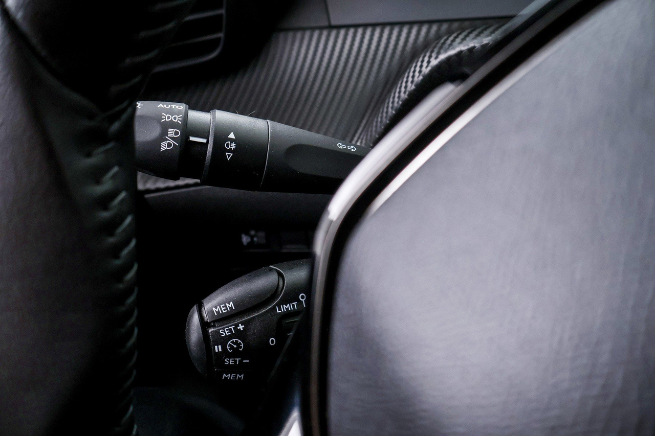 Peugeot 208 — photo 21