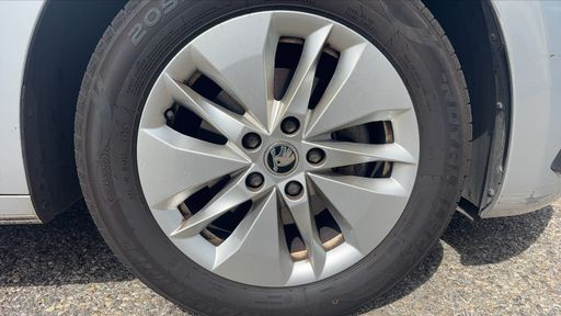 Skoda Octavia 1.5 eTSI 150 DSG7 - Business – 2023 – 156283 km – Hybride essence – Boîte Automatique — photo 40