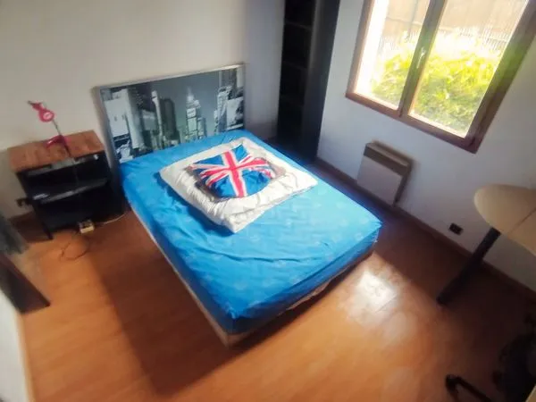 Chambre dans maison avec jardin