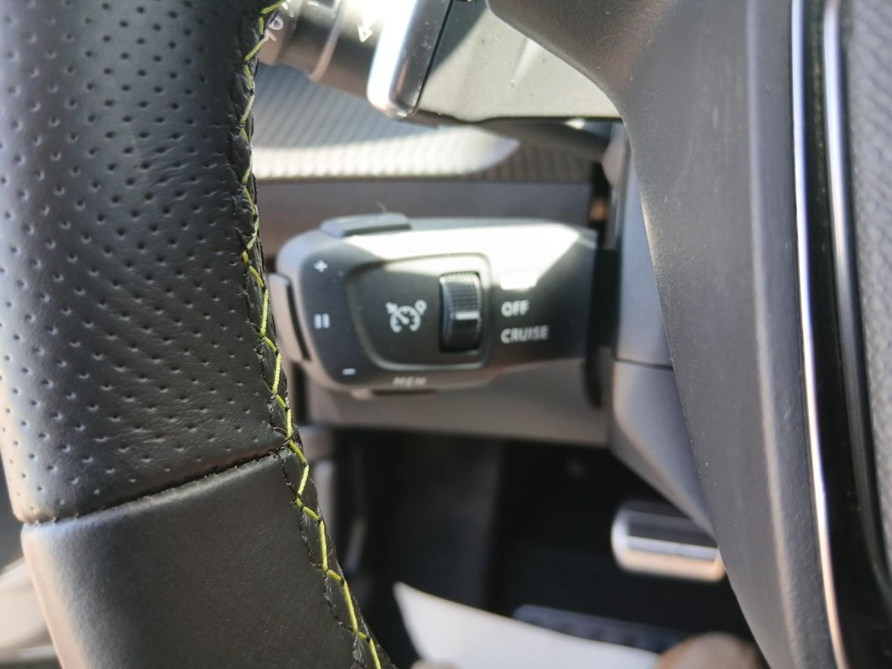 Peugeot 2008 puretech 155 s&s eat8 gt pack — photo 14