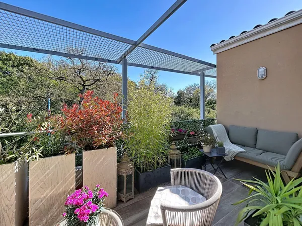 APPARTEMENT T3 AU COEUR DU VILLAGE DE CASTELGINEST