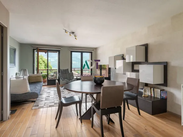DERNIER ETAGE AVEC BALCON