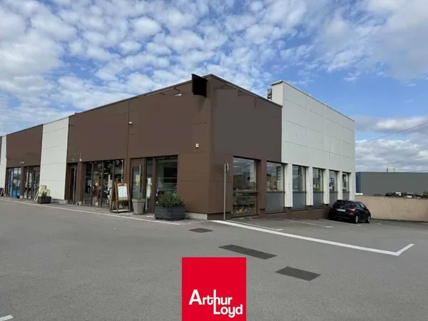 Local commercial 236 m²