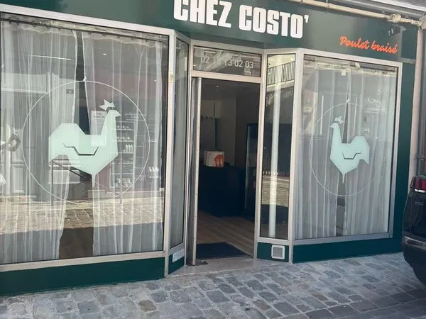 Local commercial avec cuisine et cave à louer