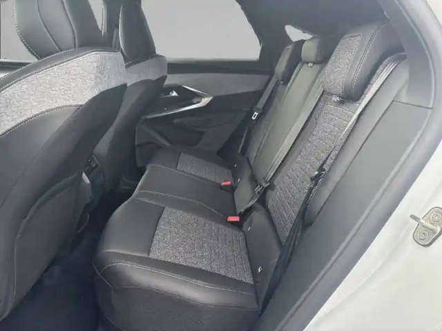 Peugeot 3008 hybrid 145 e-dcs6 — photo 32