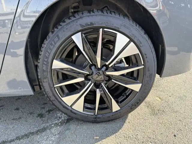 Peugeot 308 hybrid 145 e-dcs6 — photo 13