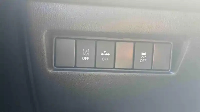 Suzuki Swift 1.0 boosterjet auto — photo 26