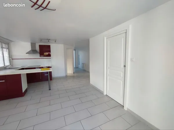 Loue appartement 2 pièces avec garage individuel