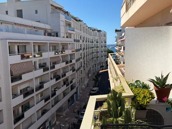 2p banane Cannes