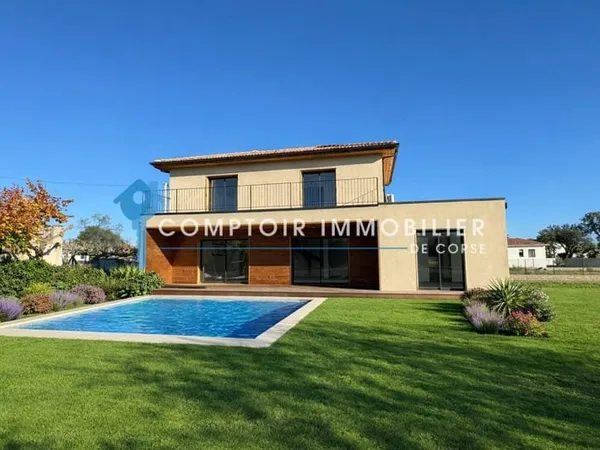 Villa T5 avec piscine et garage Secteur Ghisonaccia