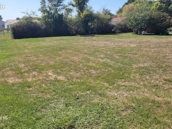 Terrain plat à bâtir 800m2 borné tous les réseaux sur le terrain