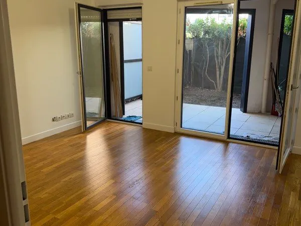 Grand studio avec terrasse RDC Fort d'Issy