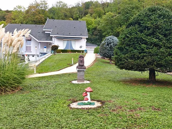 Maison 5pièces, 3ch, 1SDB, 1SDE,2 garages, SPA,Echenoz La Méline