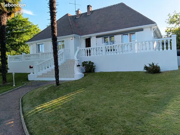 Maison 163 m2, 6 pièces sur terrain de 1526 m2