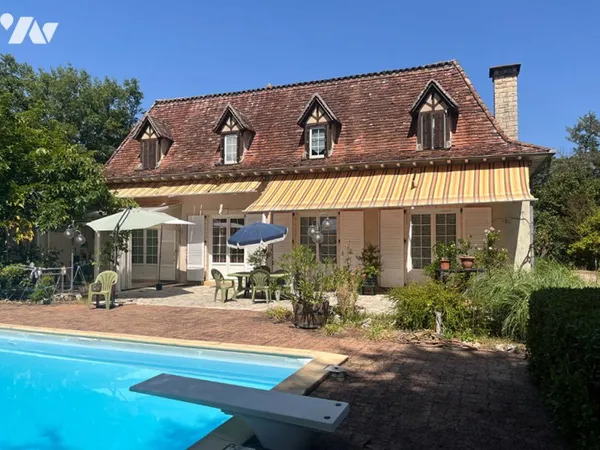 Maison 11 pièces 336 m²