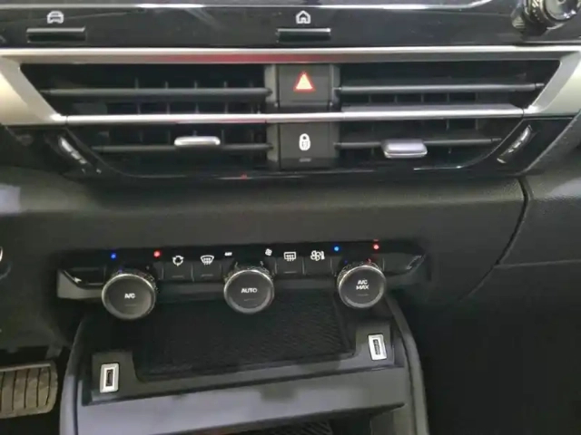 Citroën C4 bluehdi 130 s&amp;s eat8 — photo 27