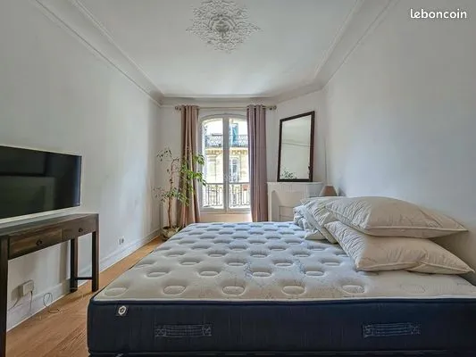 Chambre lumineuse chez l'habitant