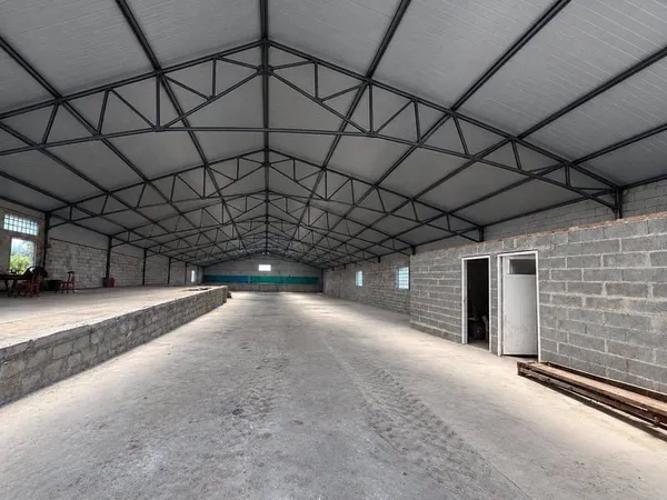 Local commercial 1166 m²