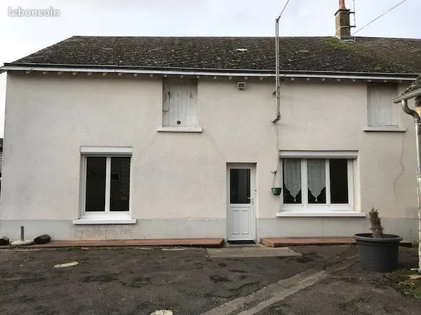 Corps de ferme au coeur du bourg , Villebarou