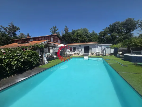 Maison 210 m² plus dépendances sur 3000 m² avec piscine