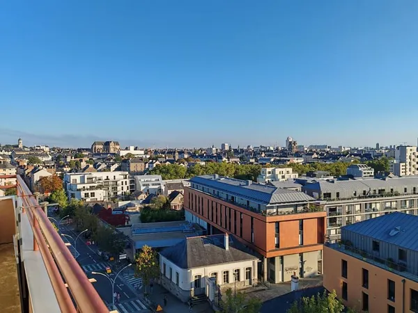 Coup de coeur assuré ! Appartement lumineux au dernier étage avec vue dégagée