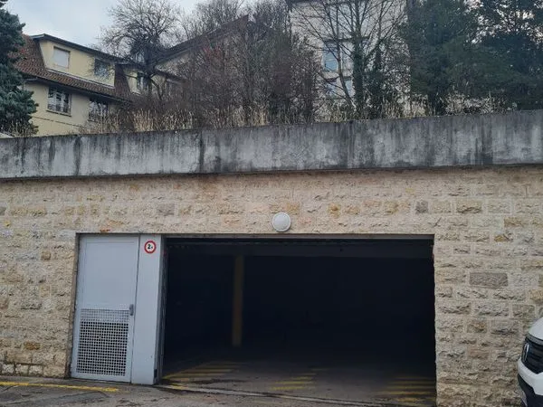Parking/box BESANCON