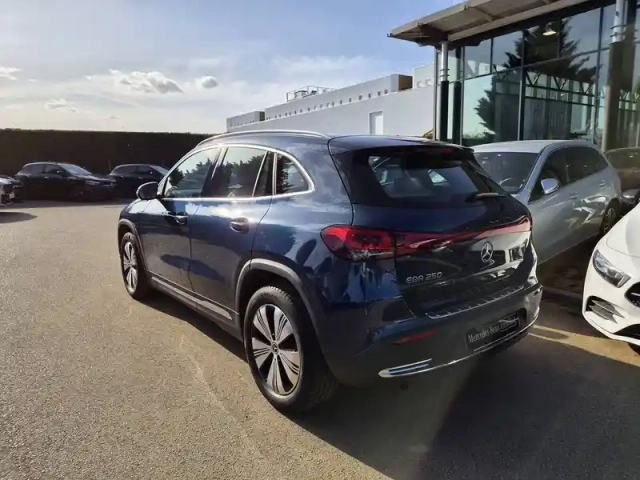 Mercedes Eqa 250 — photo 6