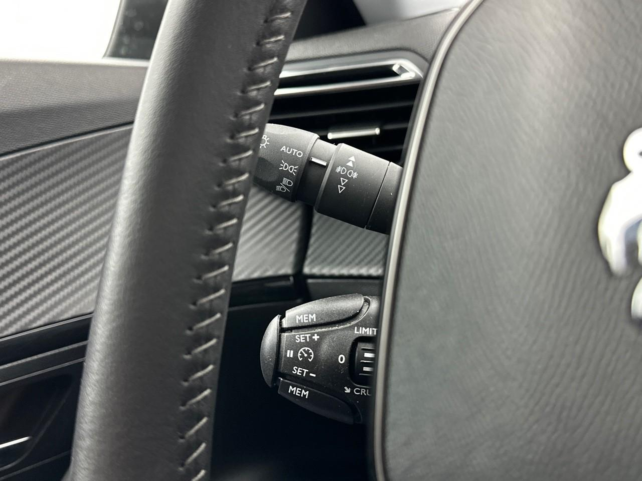 Peugeot 2008 puretech 130 s&s bvm6 allure pack — photo 19