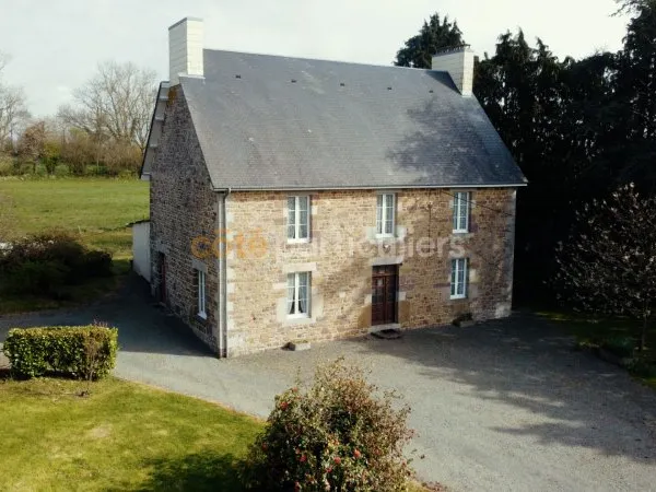 Exclusivité - Maison en pierre avec 1 hectare