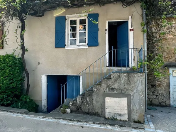 Exclusivité ImoConseil Maison de village rénovée avec charme, à proximité de sites touristiques pris