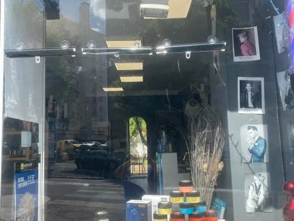 Fond de commerce salon du coiffure est faible loyer(334)HT