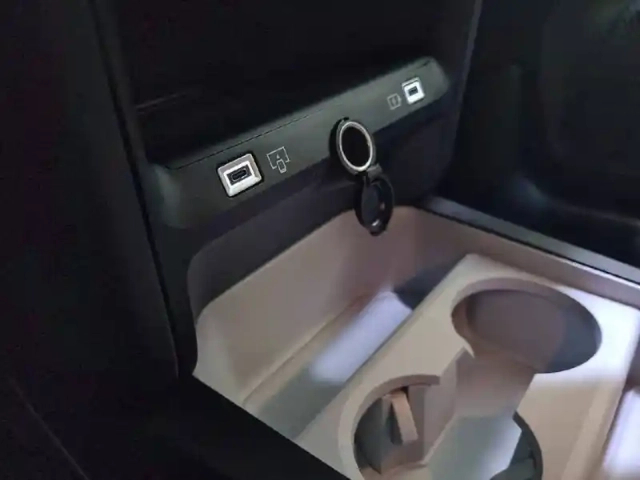 Citroën C5 Aircross hybride 145 ch e-dcs6 — photo 27