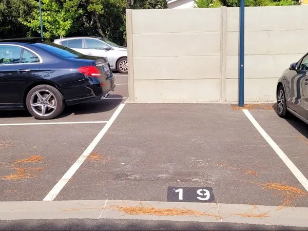 Place de parking en résidence sécurisée