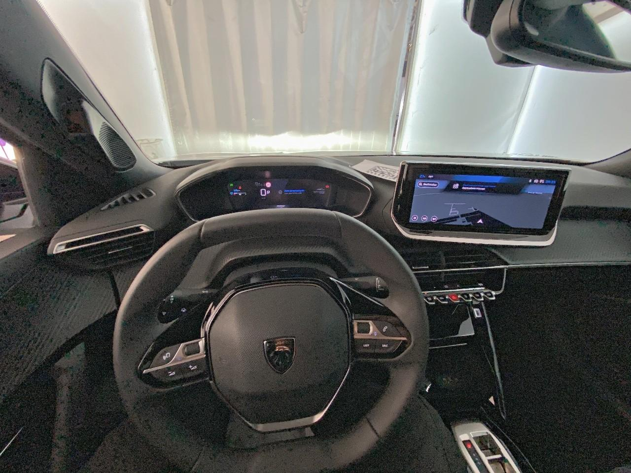 Peugeot 2008 hybrid 145 ch e-dcs6 allure — photo 12