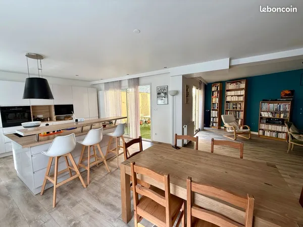 Appartement à Villefranche-sur-Saône avec garage, proximité centre ville