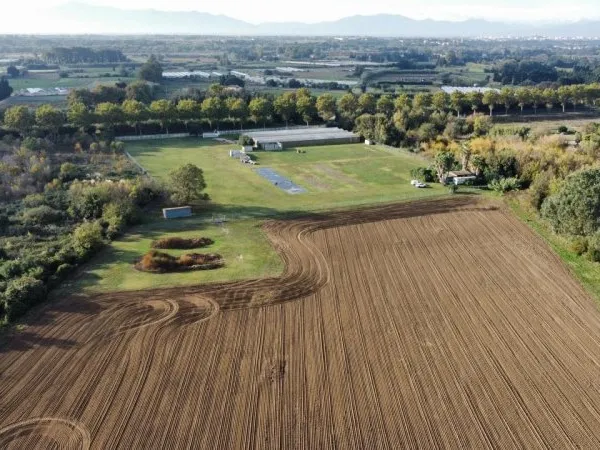 Fond de commerce avec 10 hectares de terrain ,