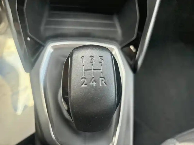 Peugeot 208 puretech 75 s&amp;s bvm5 — photo 17