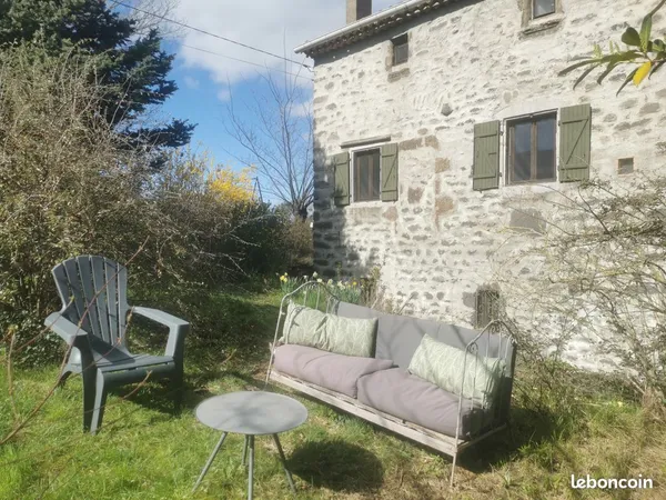Maison meublée 70 m2 terrasse et petit jardin