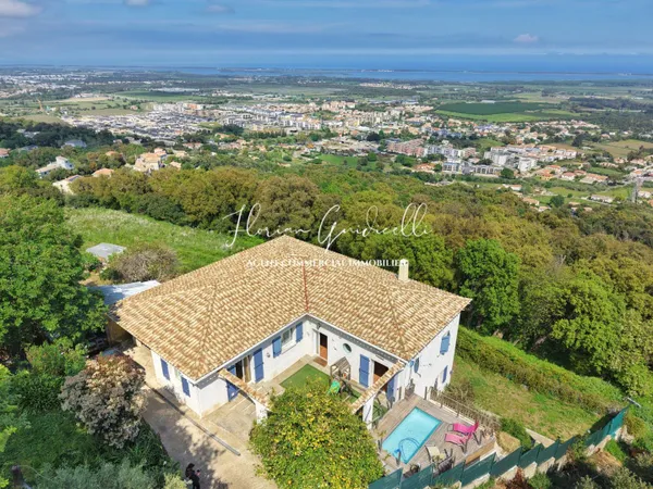 Villa avec deux logements  213 m2  Vue mer panoramique  Borgo