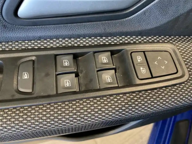 Dacia Sandero 1.0 tce 90ch journey — photo 6