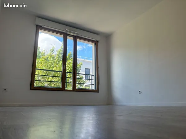 🏡 2 pièces 39 m² - Bois Rochefort - Parking - 950 CC