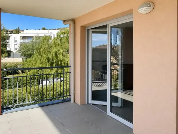 Appartement 3 pièces, terrasse et garage, Bormes