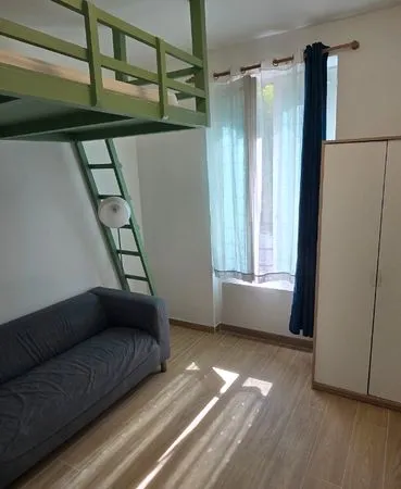 Local professionnel au pied du métro Charenton-École